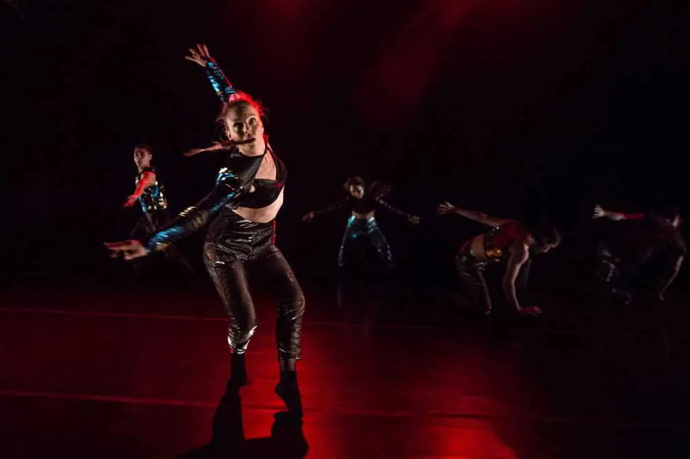 Photo spectacle "Entachés" avec une lumière rouge